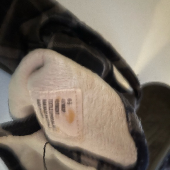 Roxy boots with fur on the inside size 6 1/2 black and gray - Picture 4 of 5